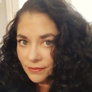 Meet your Posher, Monique